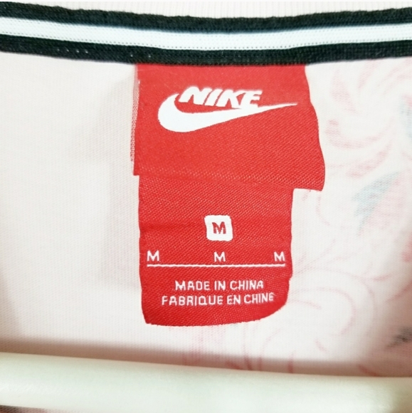 SOLD Nike crop top - Picture 7 of 8